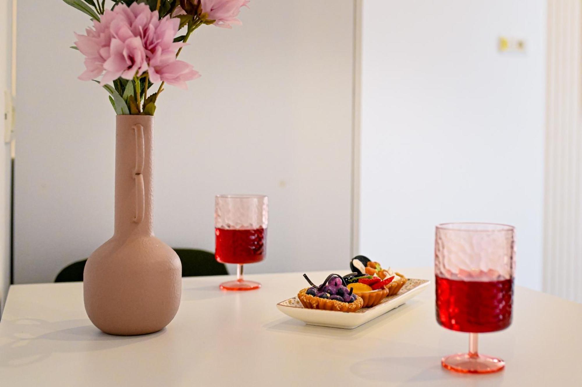 Urban Elegance - Stylish Central Accommodation Bucharest Room photo