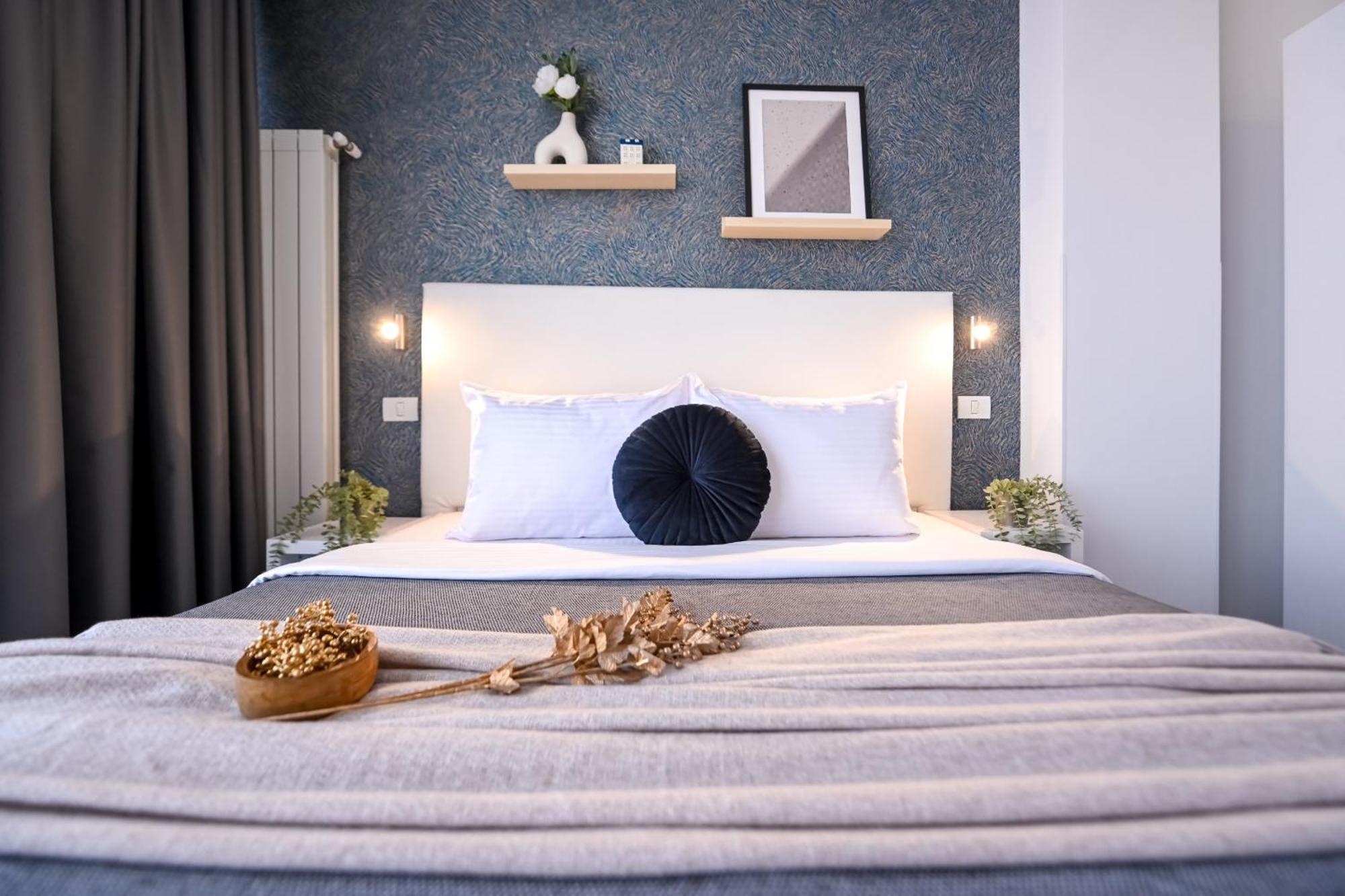Urban Elegance - Stylish Central Accommodation Bucharest Room photo